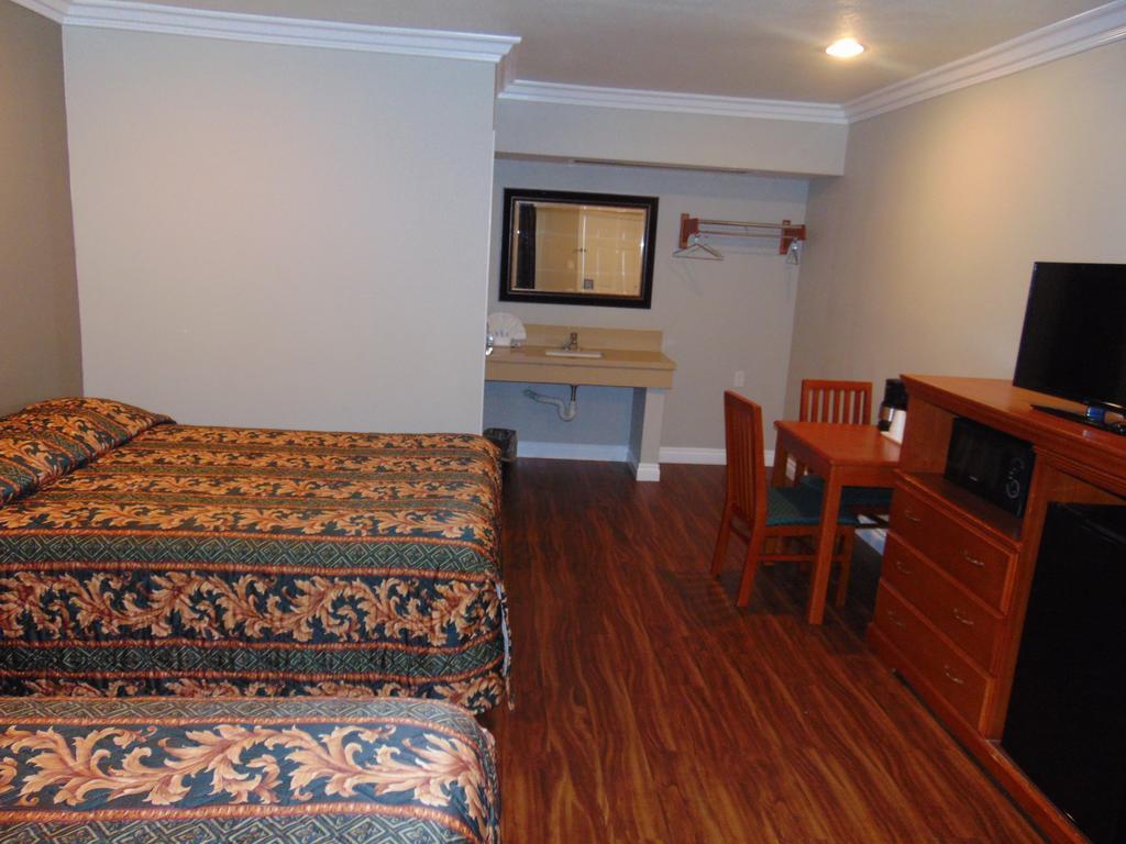 West Coast Inn Санта Ана Екстериор снимка