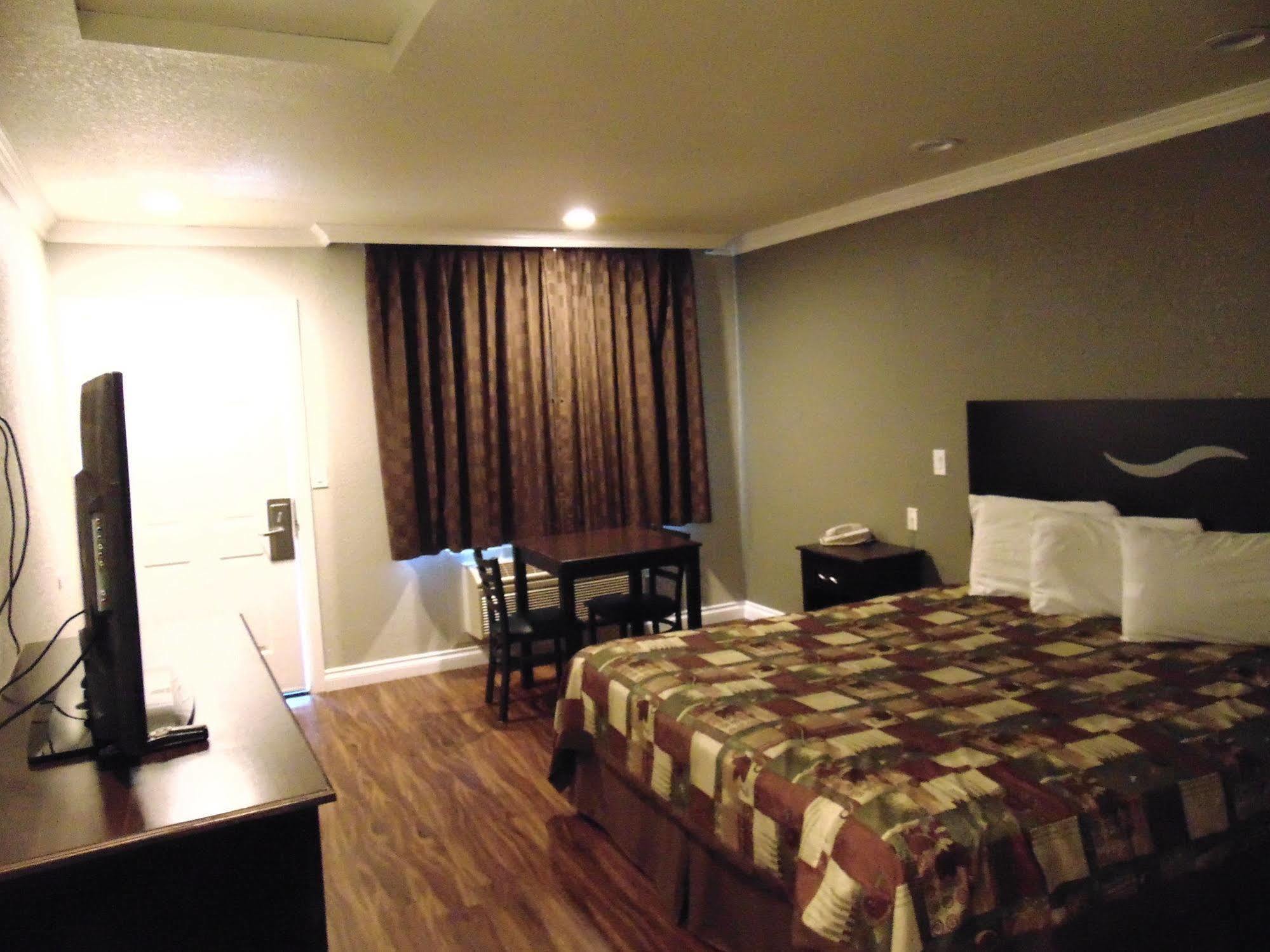 West Coast Inn Санта Ана Екстериор снимка